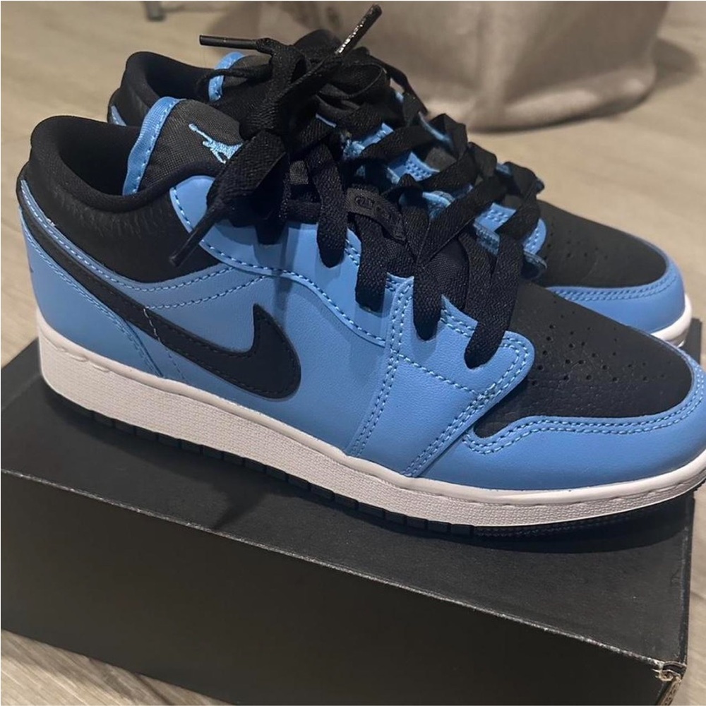 Nike Kids Black and Blue Sneakers